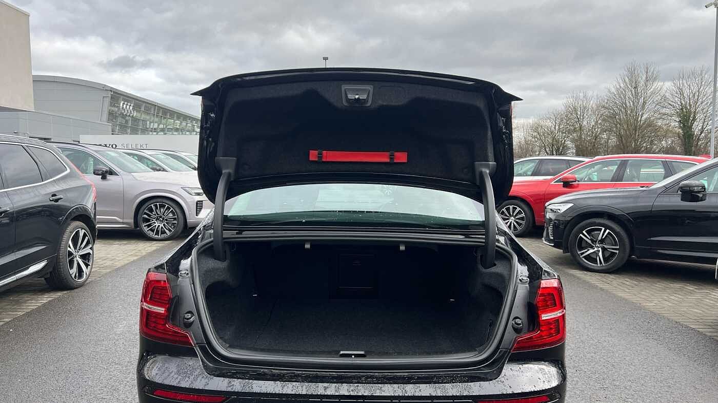 Volvo S60 Plus, B5 AWD Mild hybrid, Petrol, Dark