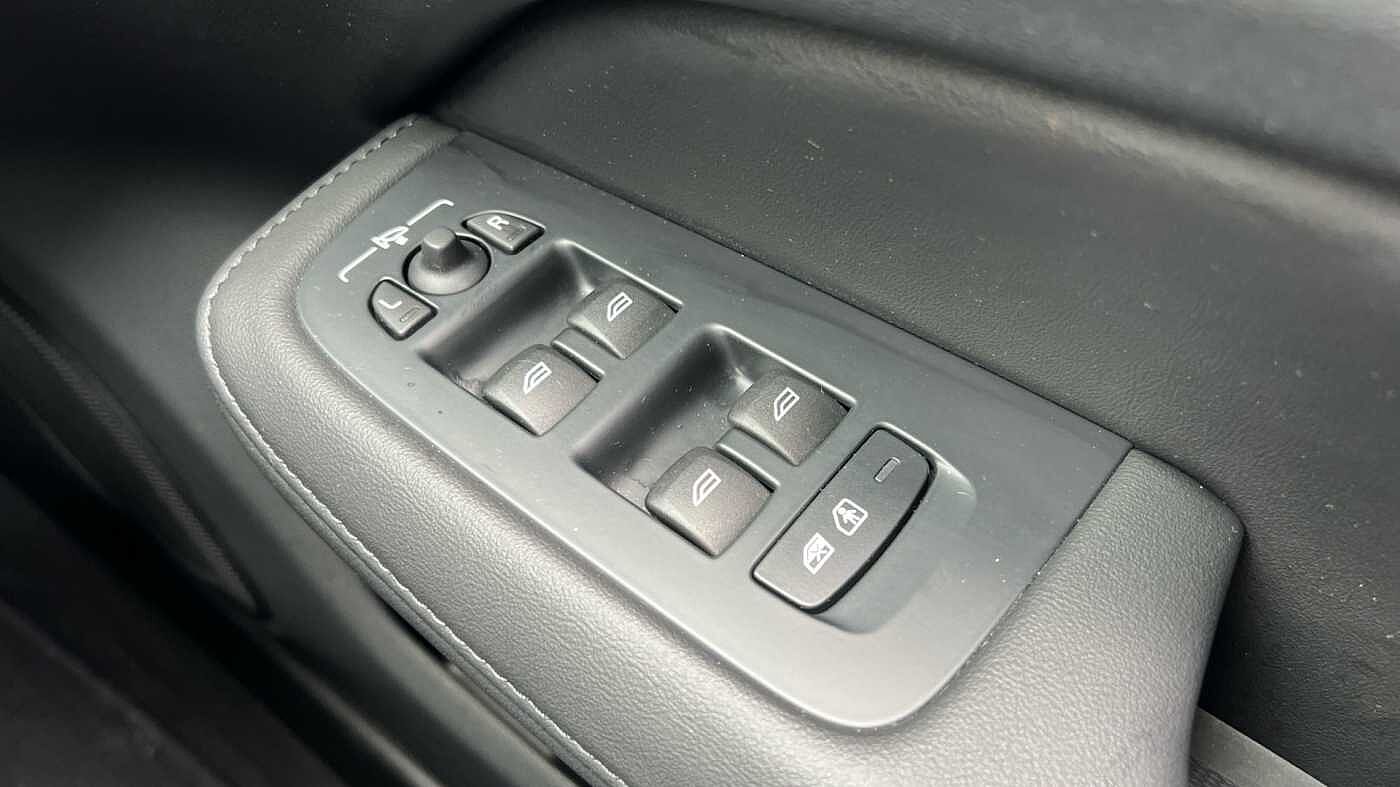 Volvo S60 Plus, B5 AWD Mild hybrid, Petrol, Dark