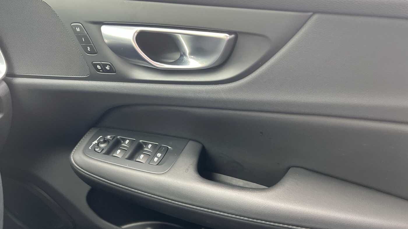 Volvo S60 Plus, B5 AWD Mild hybrid, Petrol, Dark