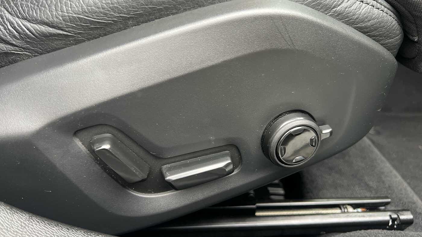 Volvo S60 Plus, B5 AWD Mild hybrid, Petrol, Dark