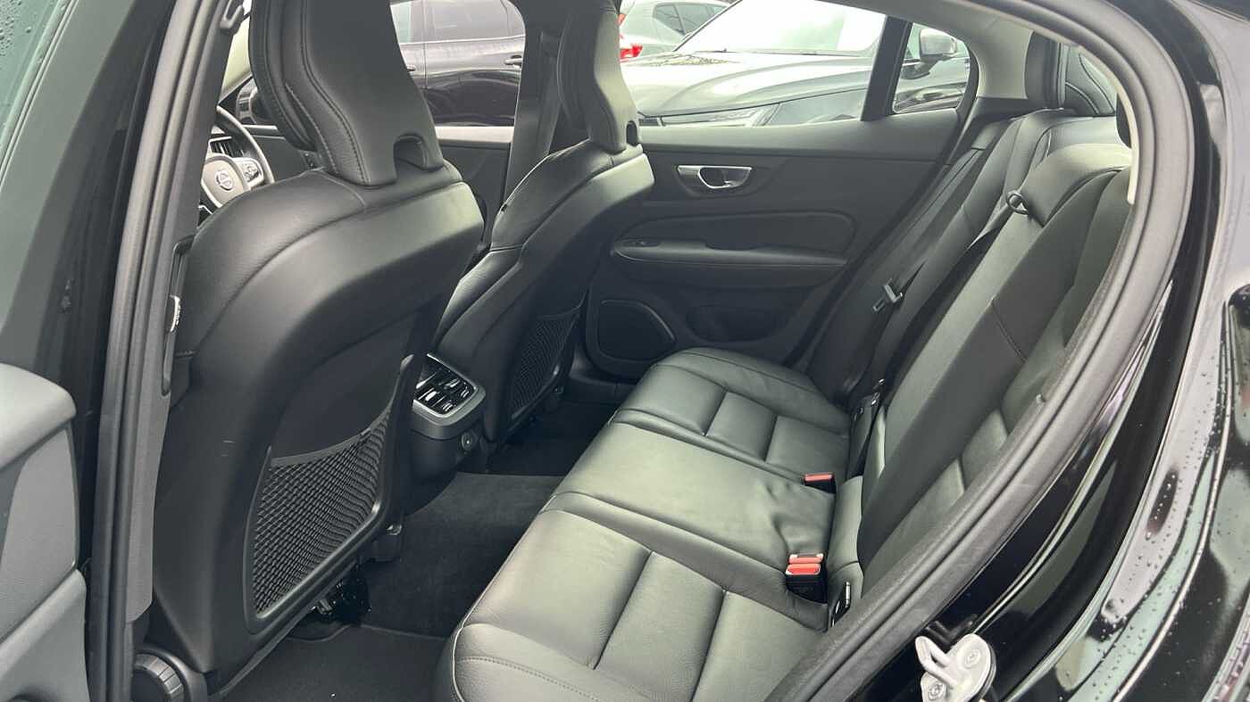 Volvo S60 Plus, B5 AWD Mild hybrid, Petrol, Dark