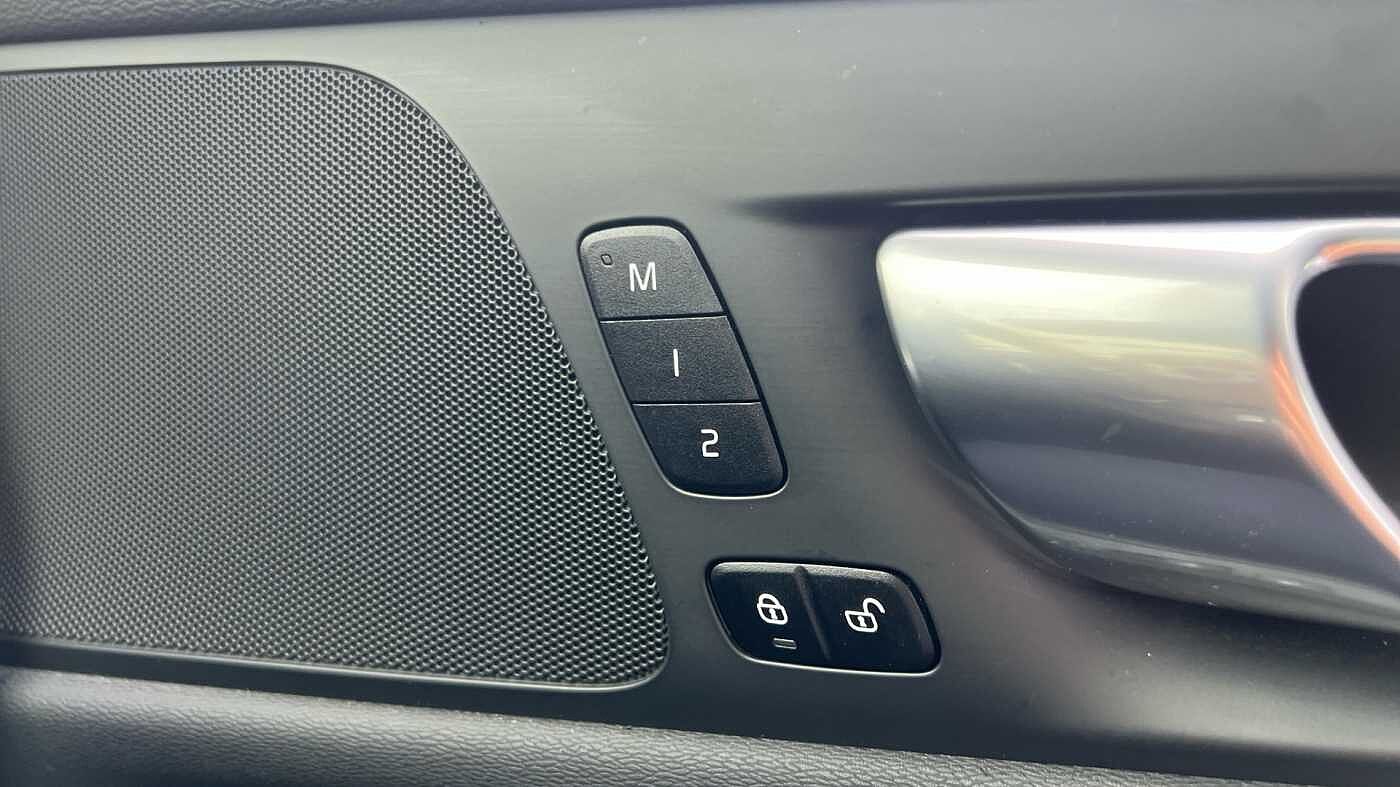 Volvo S60 Plus, B5 AWD Mild hybrid, Petrol, Dark