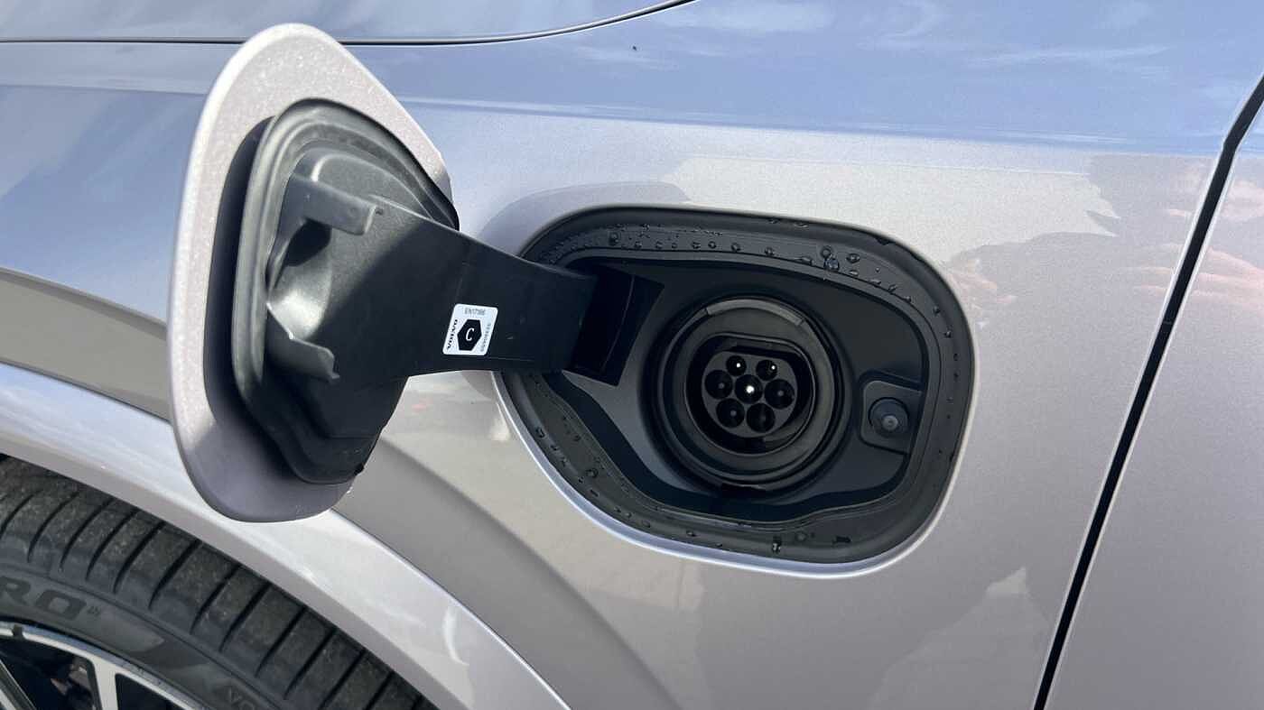 Volvo XC90 Ultra, T8 AWD Plug-in hybrid, Electric/Petrol, Dark, 7 Seats