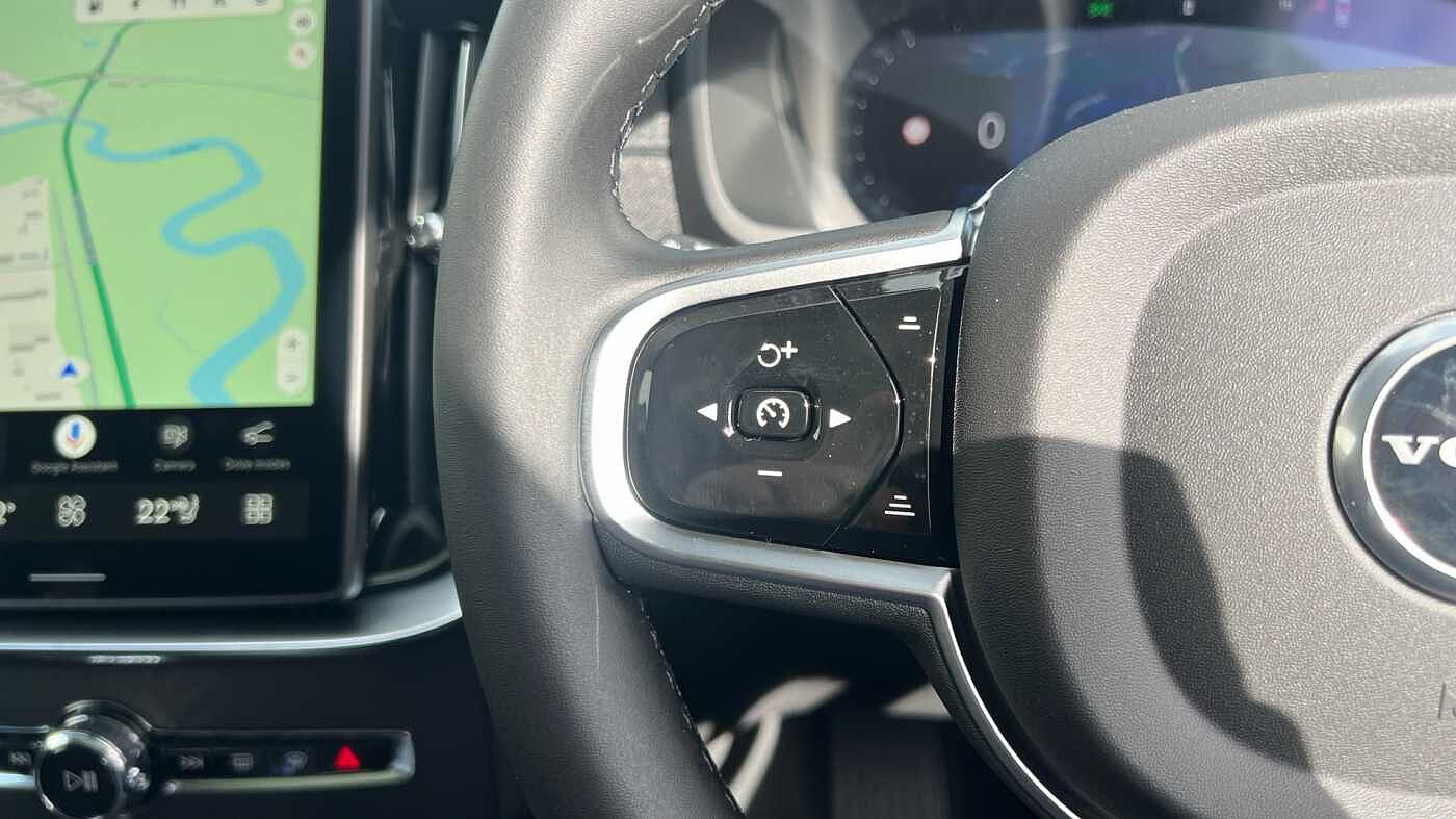 Volvo XC90 Ultra, T8 AWD Plug-in hybrid, Electric/Petrol, Dark, 7 Seats