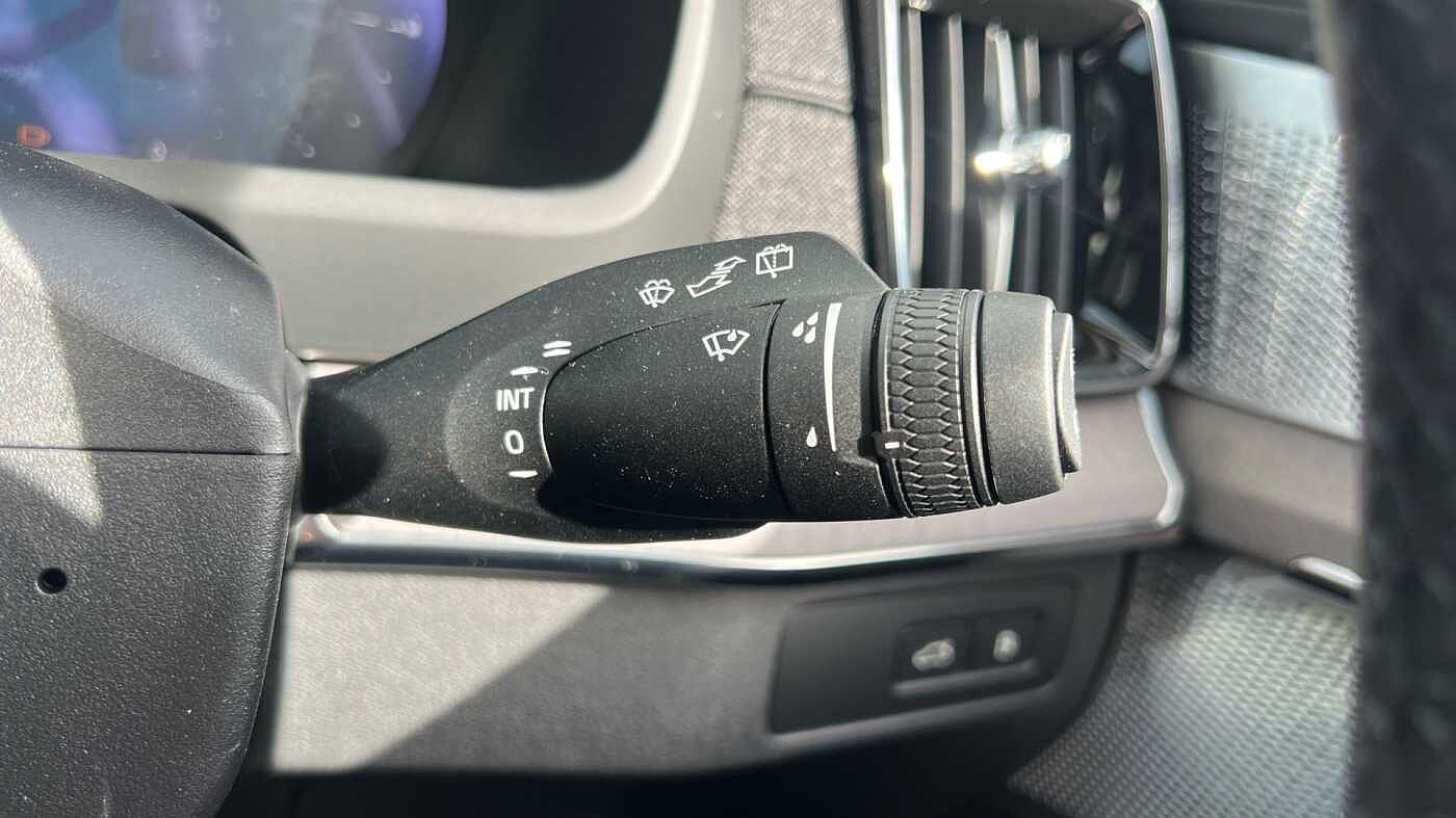 Volvo XC90 Ultra, T8 AWD Plug-in hybrid, Electric/Petrol, Dark, 7 Seats