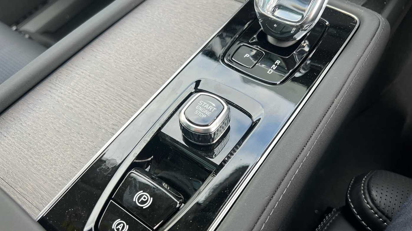 Volvo XC90 Ultra, T8 AWD Plug-in hybrid, Electric/Petrol, Dark, 7 Seats