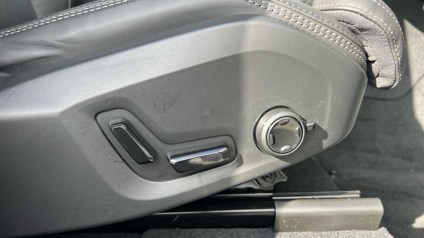 Volvo XC90 Ultra, T8 AWD Plug-in hybrid, Electric/Petrol, Dark, 7 Seats