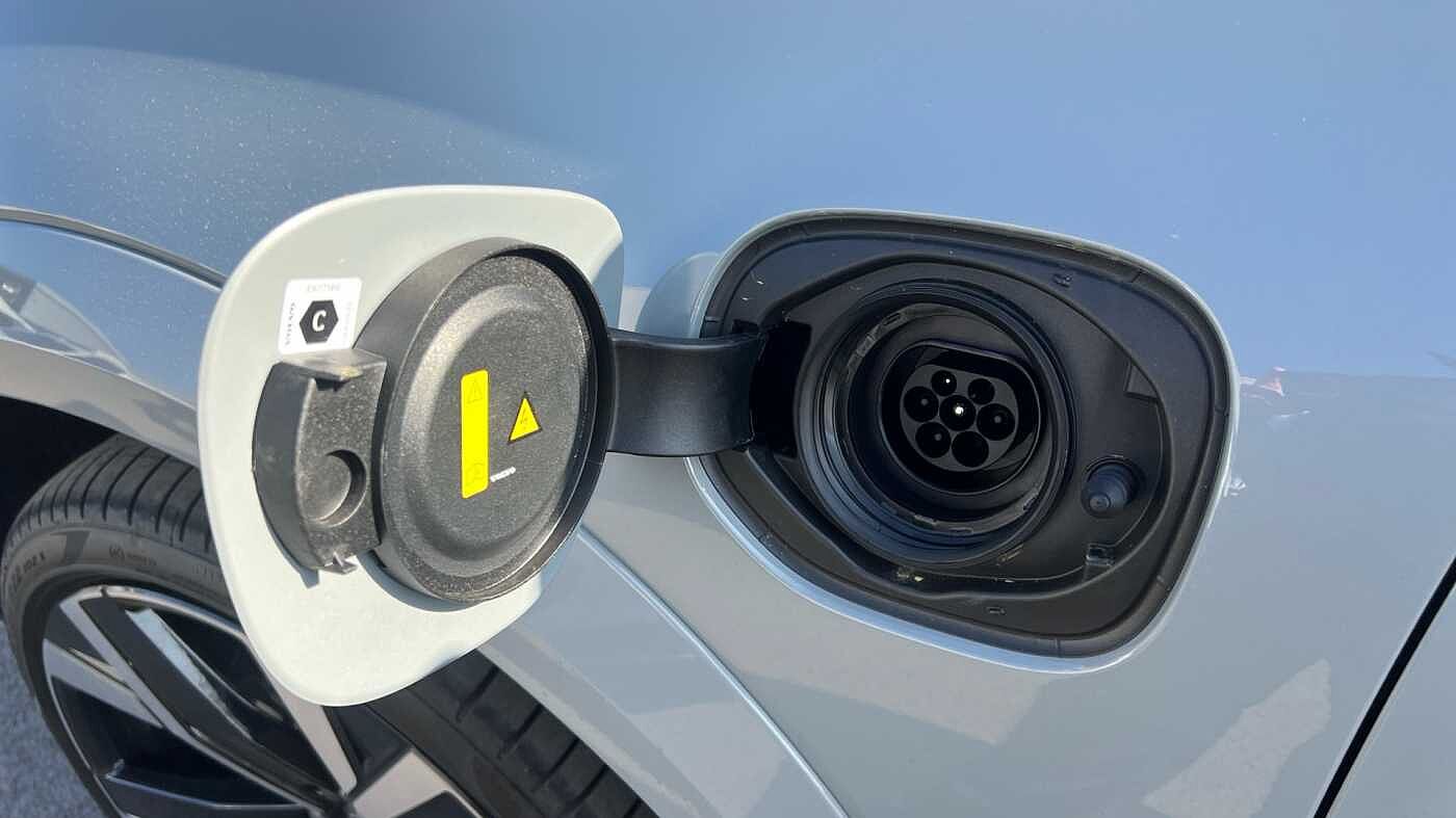Volvo XC60 Ultra, T8 AWD Plug-in hybrid, Electric/Petrol, Dark