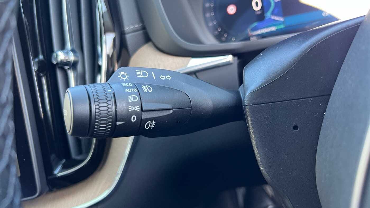 Volvo XC60 Ultra, T8 AWD Plug-in hybrid, Electric/Petrol, Dark