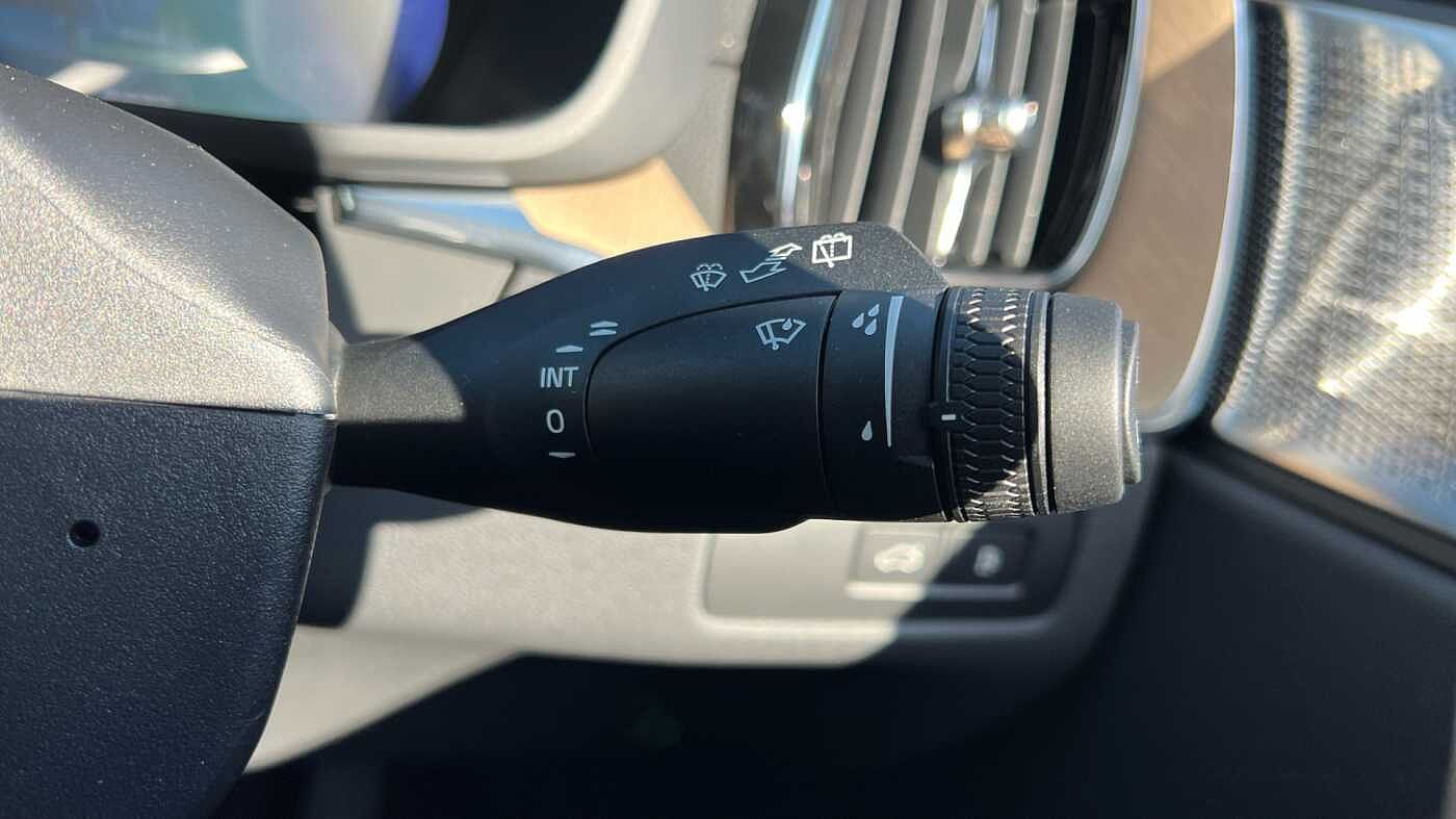 Volvo XC60 Ultra, T8 AWD Plug-in hybrid, Electric/Petrol, Dark