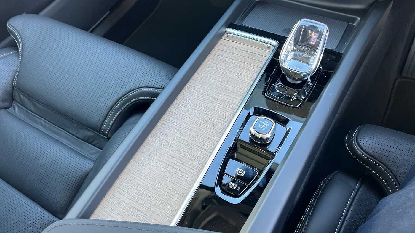 Volvo XC60 Ultra, T8 AWD Plug-in hybrid, Electric/Petrol, Dark