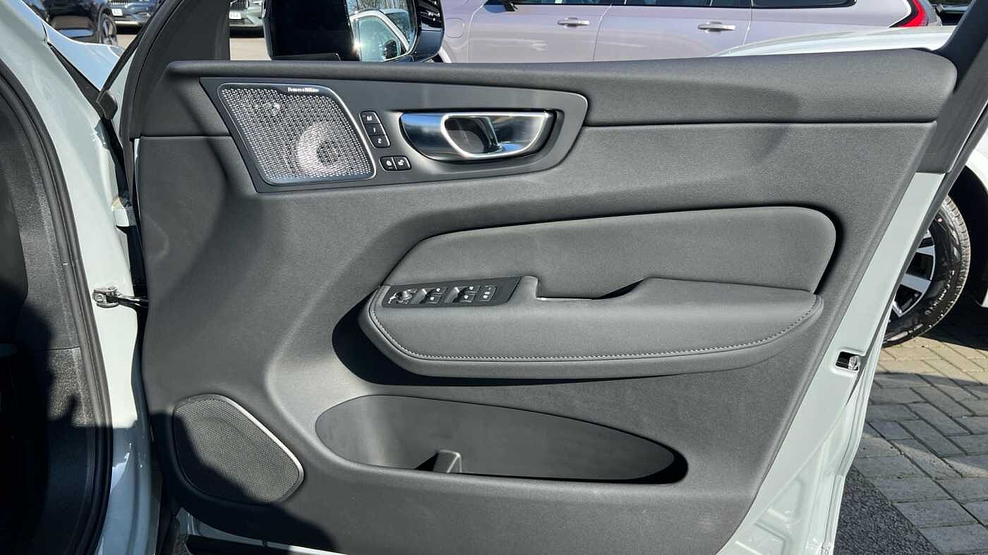 Volvo XC60 Ultra, T8 AWD Plug-in hybrid, Electric/Petrol, Dark