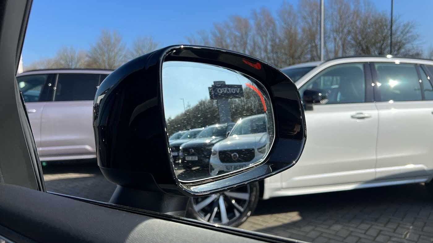 Volvo XC60 Ultra, T8 AWD Plug-in hybrid, Electric/Petrol, Dark