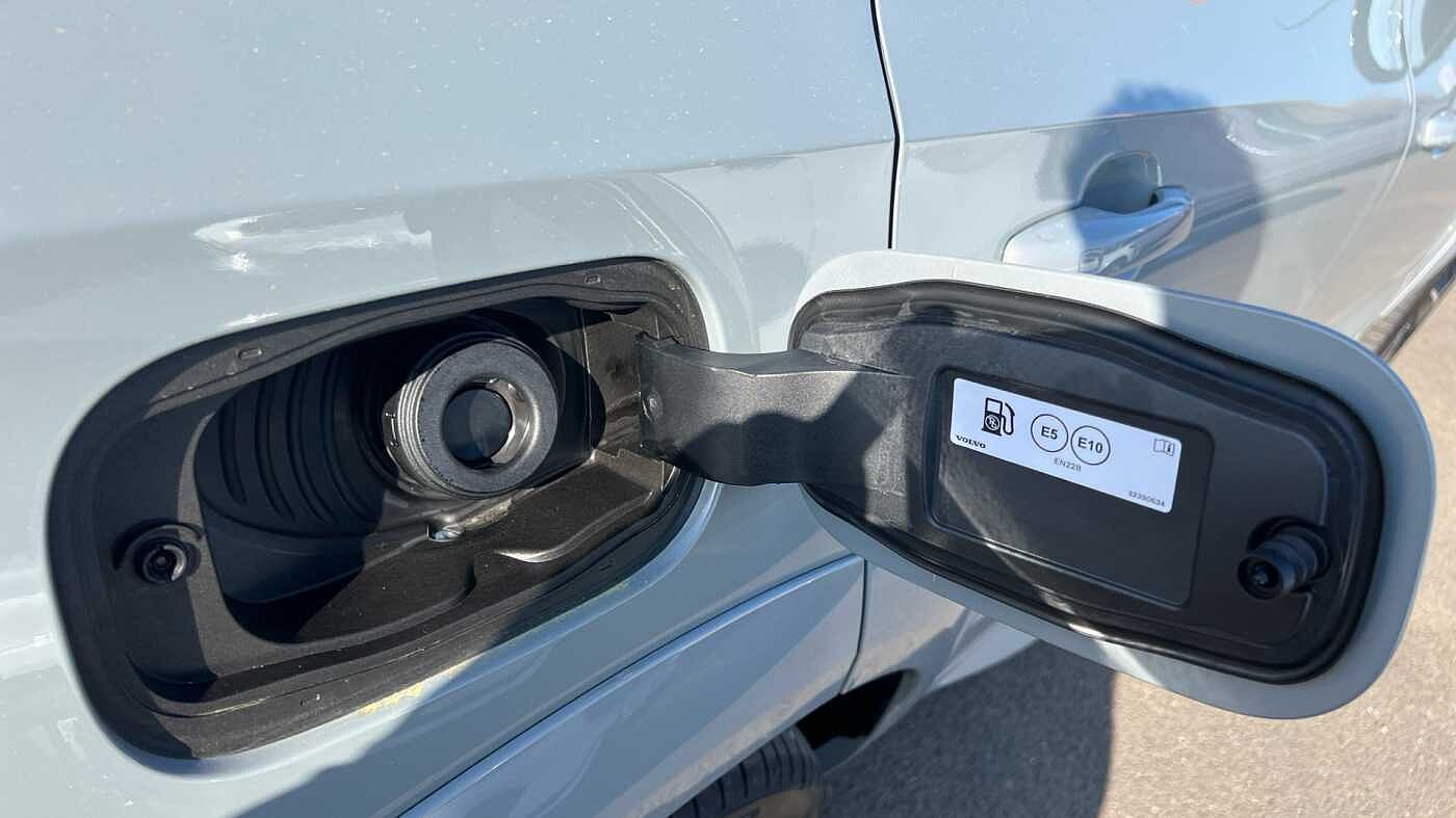 Volvo XC60 Ultra, T8 AWD Plug-in hybrid, Electric/Petrol, Dark