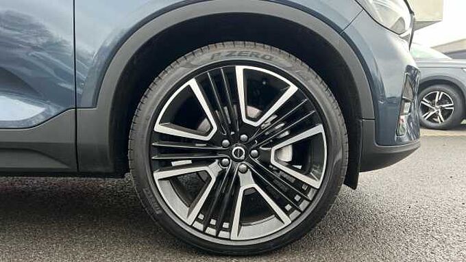 Volvo XC40 Ultra, B3 Mild hybrid, Petrol, Dark