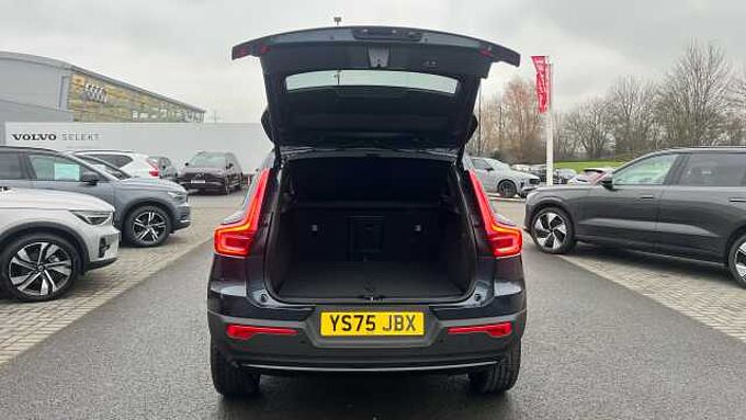 Volvo XC40 Ultra, B3 Mild hybrid, Petrol, Dark