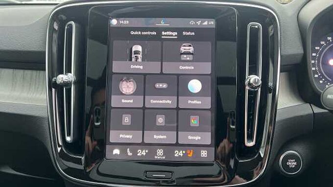 Volvo XC40 Ultra, B3 Mild hybrid, Petrol, Dark