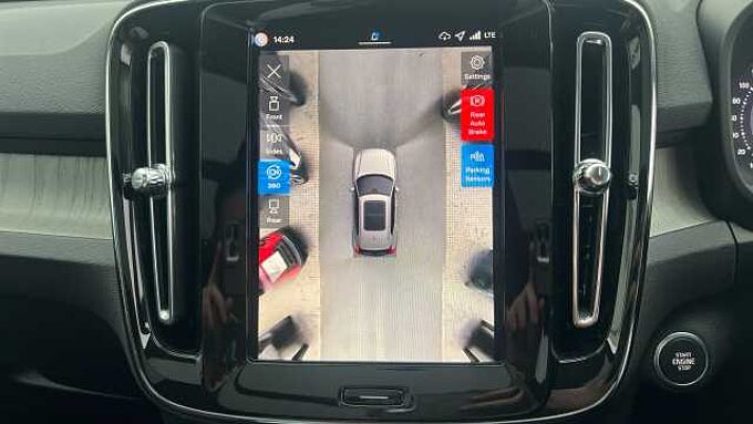 Volvo XC40 Ultra, B3 Mild hybrid, Petrol, Dark