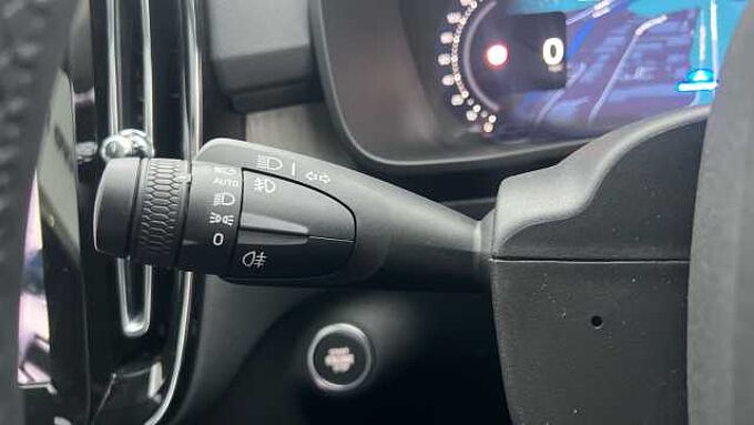 Volvo XC40 Ultra, B3 Mild hybrid, Petrol, Dark