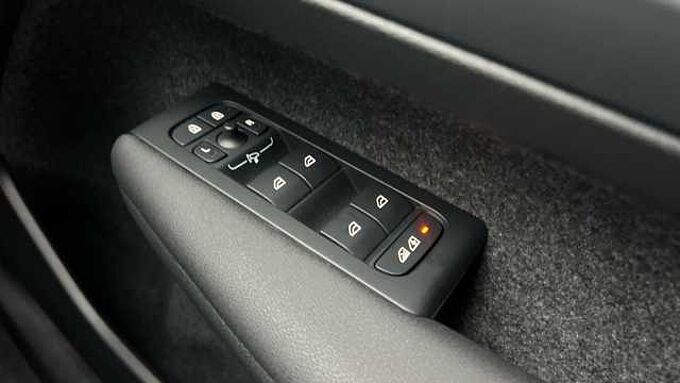 Volvo XC40 Ultra, B3 Mild hybrid, Petrol, Dark