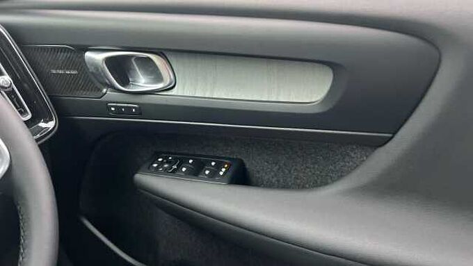 Volvo XC40 Ultra, B3 Mild hybrid, Petrol, Dark