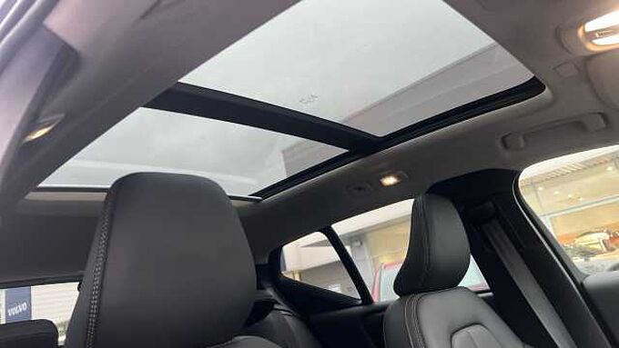 Volvo XC40 Ultra, B3 Mild hybrid, Petrol, Dark