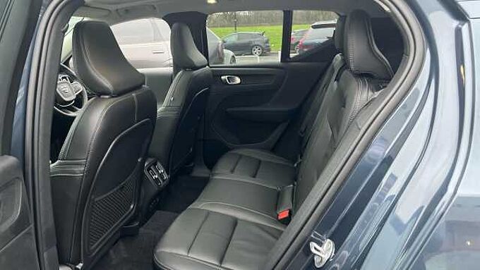 Volvo XC40 Ultra, B3 Mild hybrid, Petrol, Dark