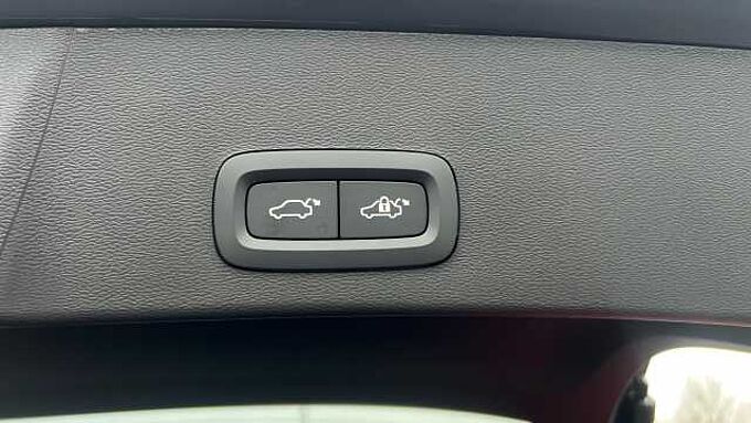 Volvo XC40 Ultra, B3 Mild hybrid, Petrol, Dark