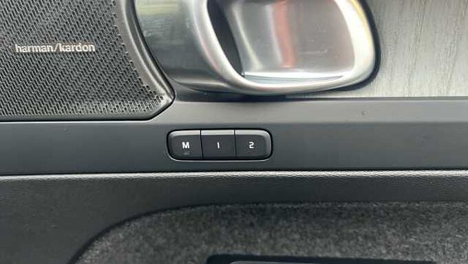 Volvo XC40 Ultra, B3 Mild hybrid, Petrol, Dark