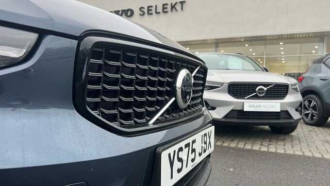 Volvo XC40 Ultra, B3 Mild hybrid, Petrol, Dark