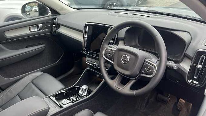 Volvo XC40 Ultra, B3 Mild hybrid, Petrol, Dark