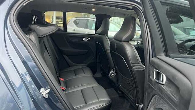 Volvo XC40 Ultra, B3 Mild hybrid, Petrol, Dark