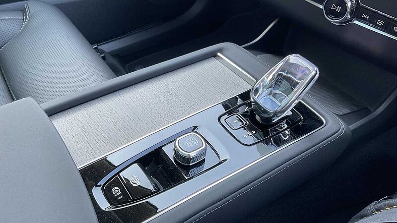 Volvo XC90 Ultra, T8 AWD Plug-in hybrid, Electric/Petrol, Dark, 7 Seats