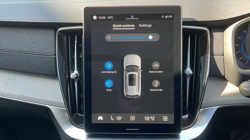 Volvo XC90 Ultra, T8 AWD Plug-in hybrid, Electric/Petrol, Dark, 7 Seats