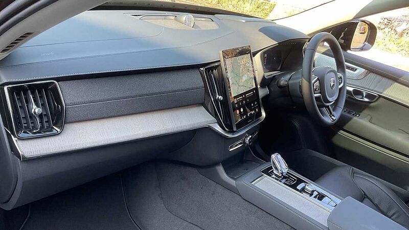 Volvo XC90 Ultra, T8 AWD Plug-in hybrid, Electric/Petrol, Dark, 7 Seats
