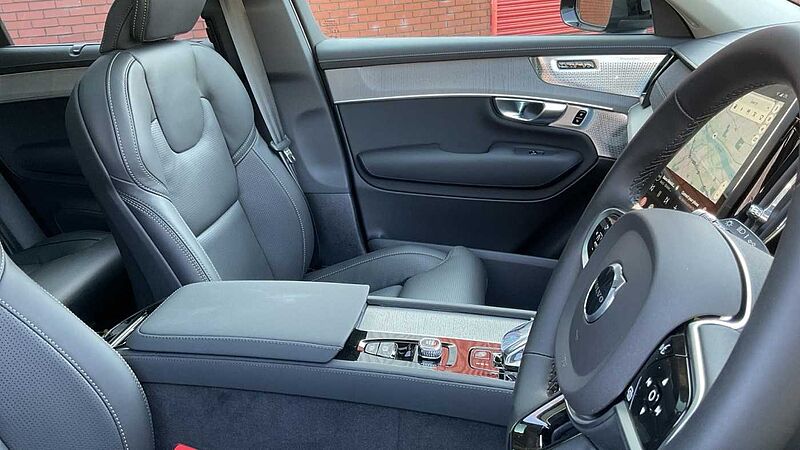Volvo XC90 Ultra, T8 AWD Plug-in hybrid, Electric/Petrol, Dark, 7 Seats