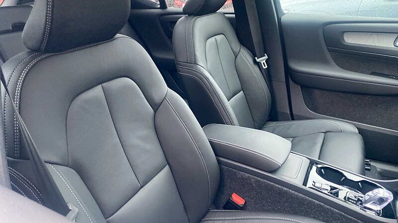 Volvo XC40 Ultra, B3 Mild hybrid, Petrol, Dark