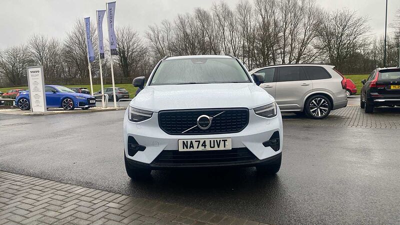 Volvo XC40 Ultra, B3 Mild hybrid, Petrol, Dark