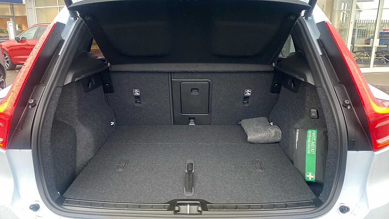 Volvo XC40 Ultra, B3 Mild hybrid, Petrol, Dark