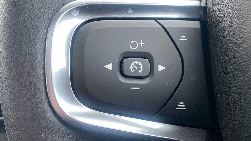 Volvo XC40 Ultra, B3 Mild hybrid, Petrol, Dark