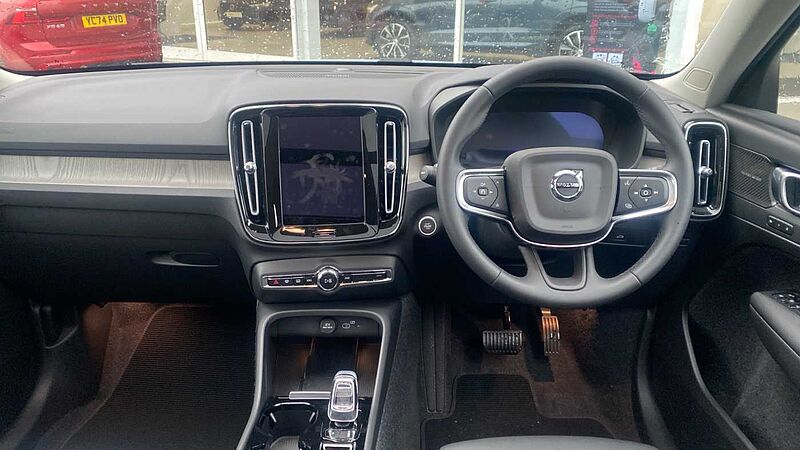 Volvo XC40 Ultra, B3 Mild hybrid, Petrol, Dark