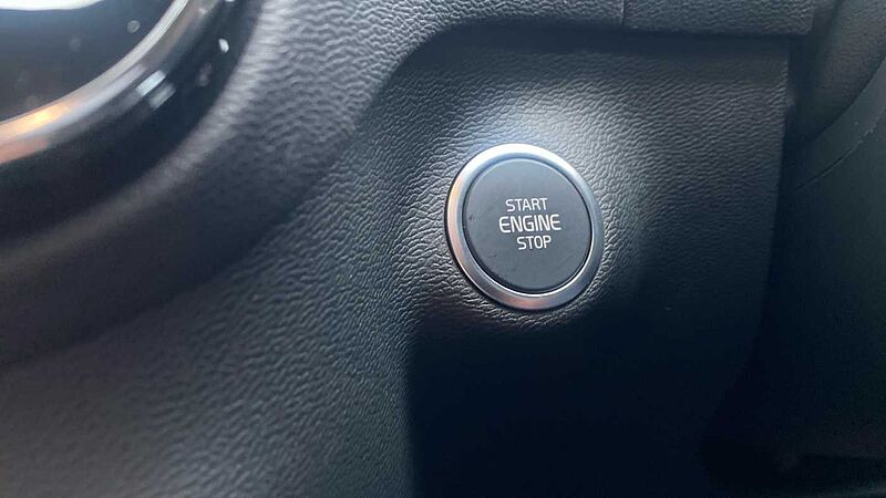 Volvo XC40 Ultra, B3 Mild hybrid, Petrol, Dark