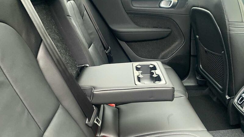 Volvo XC40 Ultra, B3 Mild hybrid, Petrol, Dark