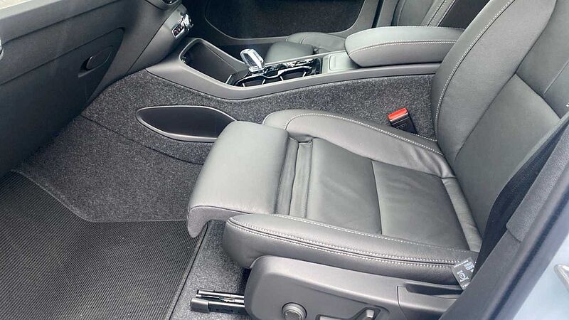 Volvo XC40 Ultra, B3 Mild hybrid, Petrol, Dark