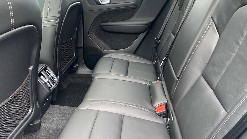 Volvo XC40 Ultra, B3 Mild hybrid, Petrol, Dark