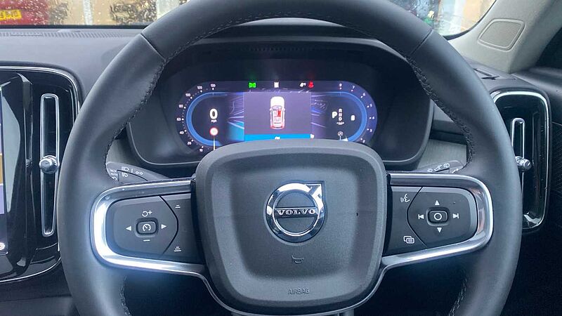 Volvo XC40 Ultra, B3 Mild hybrid, Petrol, Dark