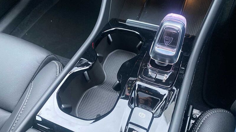 Volvo XC40 Ultra, B3 Mild hybrid, Petrol, Dark