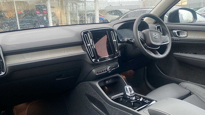 Volvo XC40 Ultra, B3 Mild hybrid, Petrol, Dark