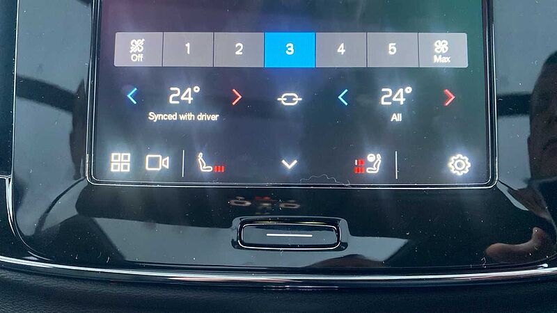 Volvo XC40 Ultra, B3 Mild hybrid, Petrol, Dark