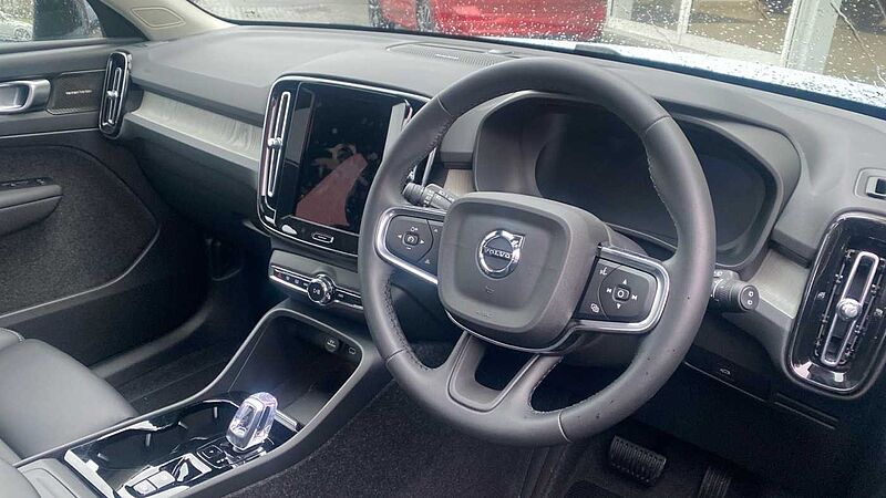 Volvo XC40 Ultra, B3 Mild hybrid, Petrol, Dark